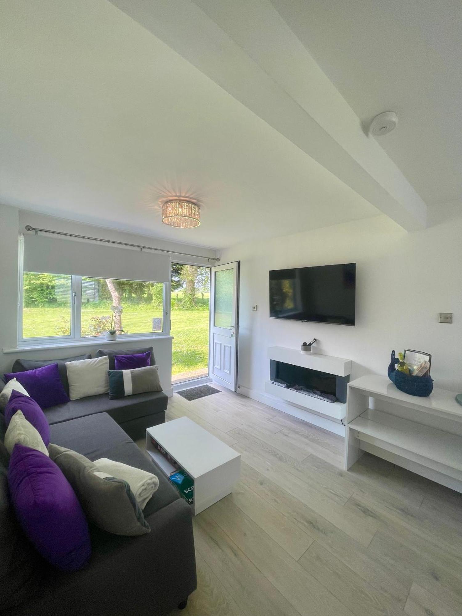 Look No Further Gorgeous Newly Renovated Contemporary Chalet Sandown Bay Holiday Centre Exteriér fotografie
